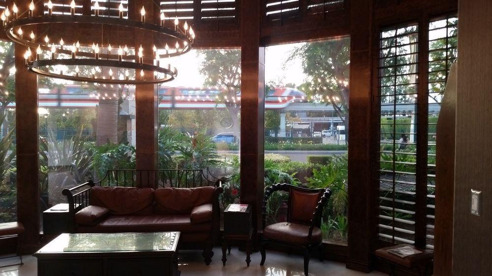 Carousel Inn And Suites Anaheim Exterior foto